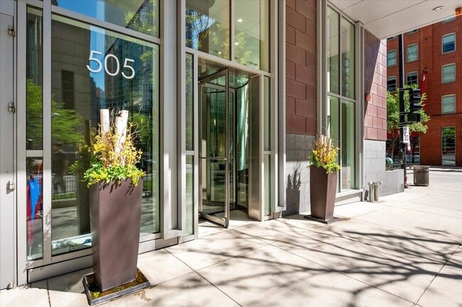 Building Photo - 505 N McClurg Ct