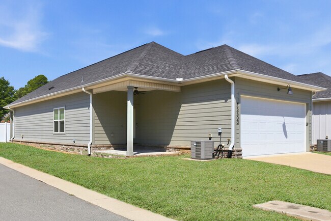 Building Photo - Inviting Lamarche Home with Contemporary Finishes