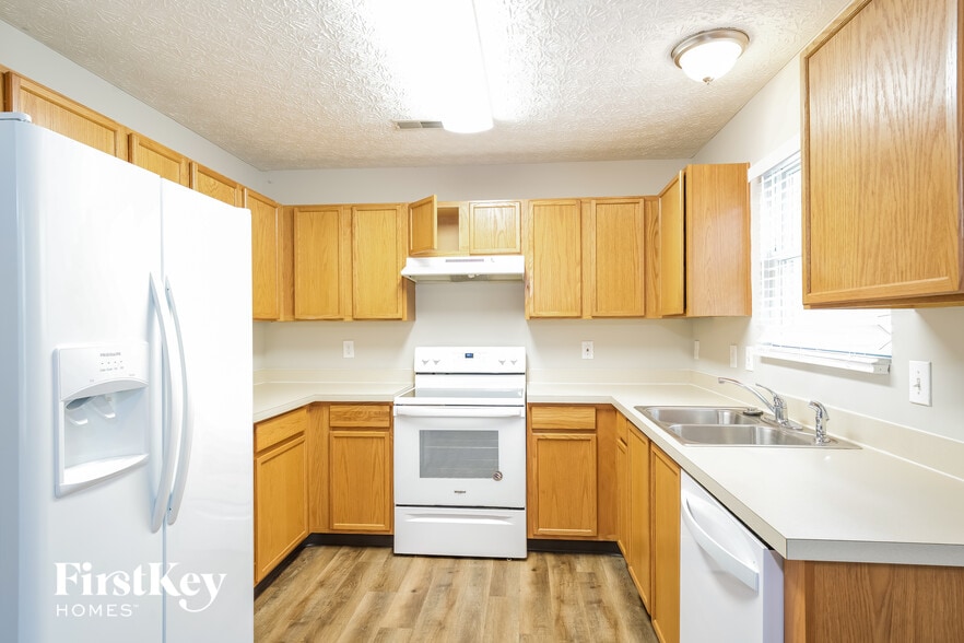 Building Photo - 8333 Mira St