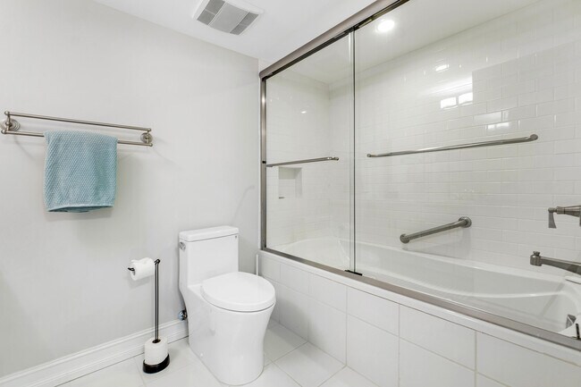 Building Photo - 2575 S Ocean Blvd