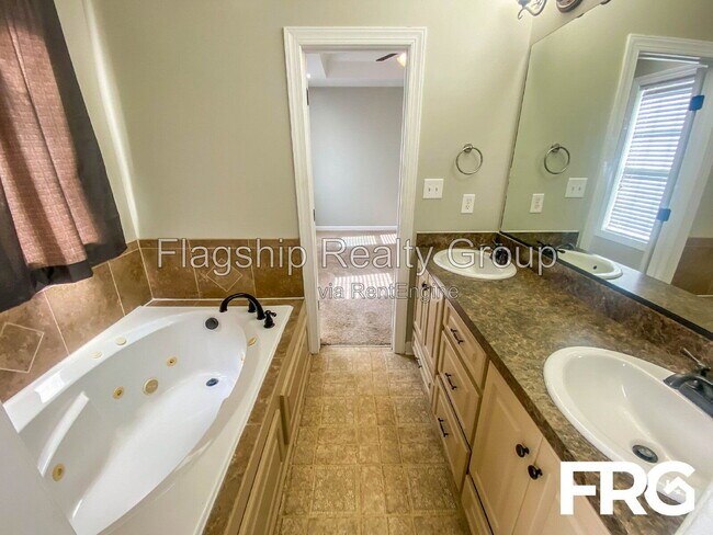 Building Photo - 101 Autumn Ridge Dr