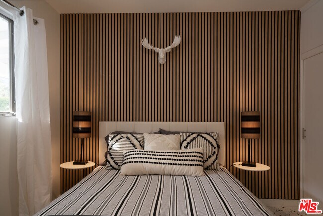 Building Photo - 459 E Avenida Olancha