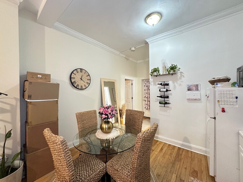 Building Photo - 918 Green Bay Rd