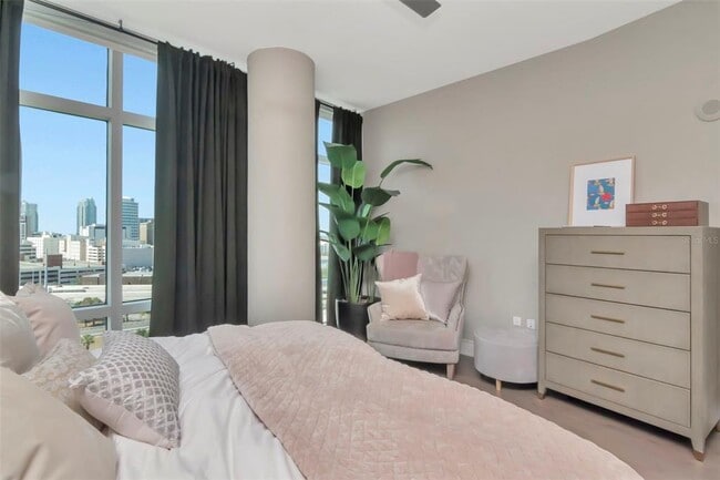 Building Photo - 1120 E Kennedy Blvd