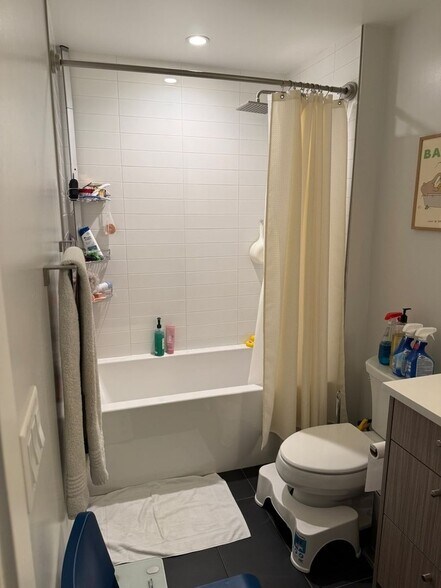 Building Photo - 2718 Pine St