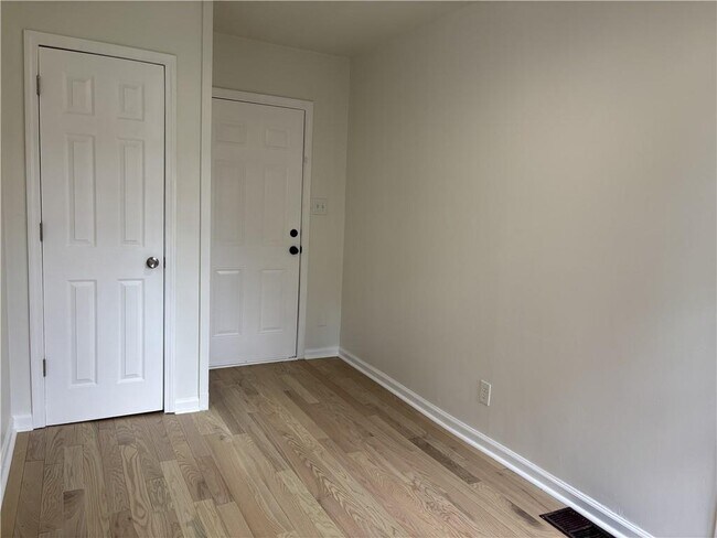 Building Photo - 2469 Glynn Dr SE