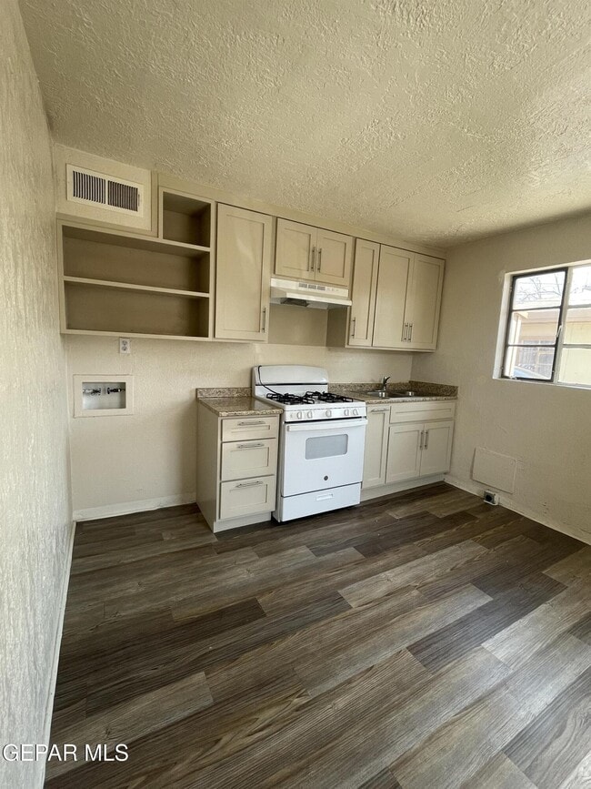 Building Photo - 8167 Josephine Cir