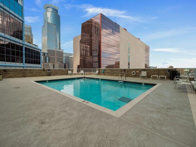 Building Photo - 433 S 7th St