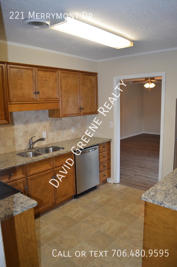Building Photo - 221 Merrymont Dr