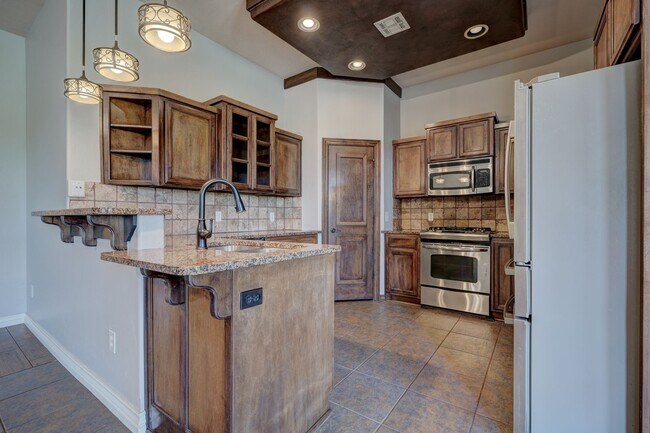 Building Photo - Stunning 3 Bedroom Home with Fireplace, Community Amenities & Open Floor Plan