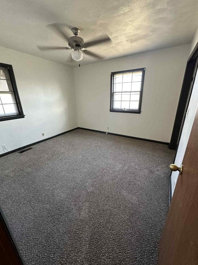 Building Photo - 16 Highland Dr