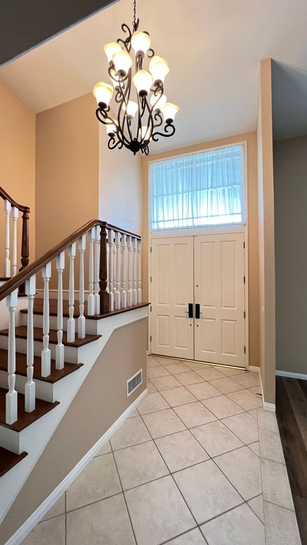 Building Photo - Wonderful 4 Bedroom 3 Bathroom Villa Park ...