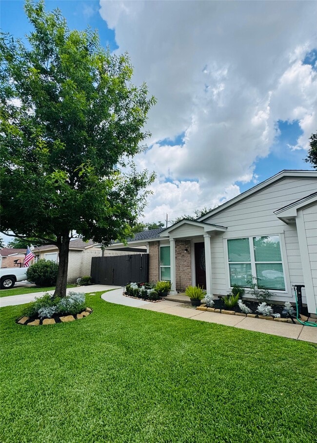 Building Photo - 24131 4 Sixes Ln