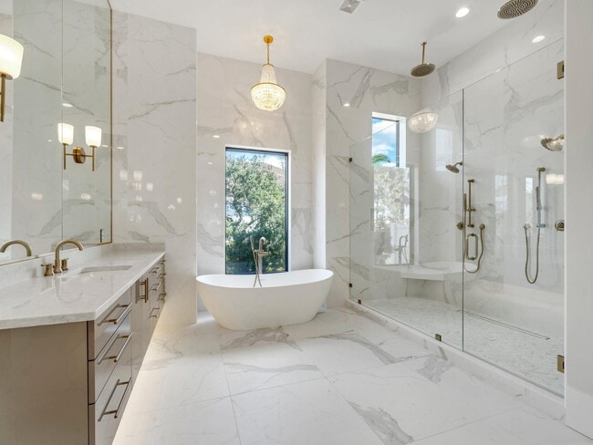 Building Photo - 330 Kelly Plantation Dr