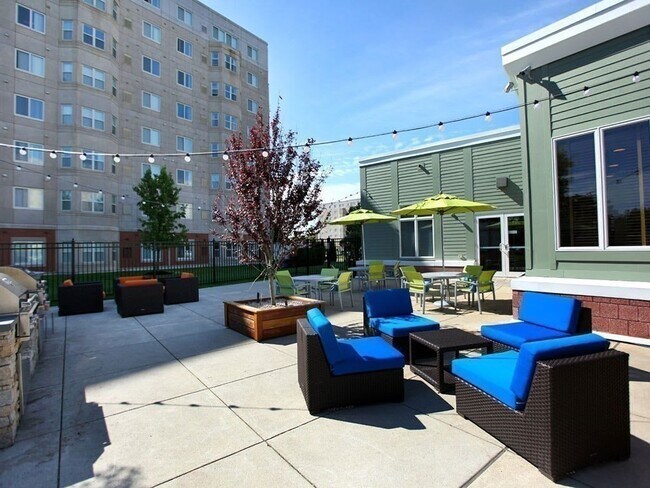 Building Photo - 1 Cityview Ln
