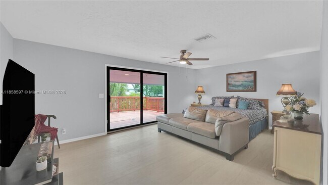 Building Photo - 540 SW 101st Ave