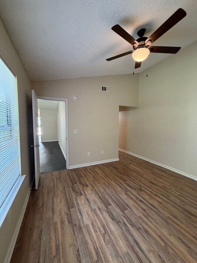 Building Photo - 101 Talbot Ct