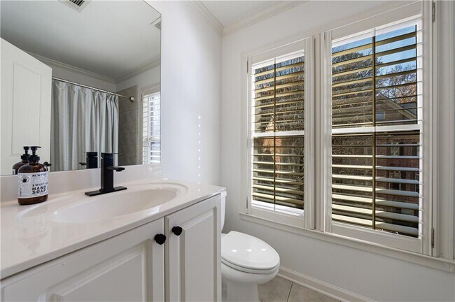 Building Photo - 1012 Madeline Ln