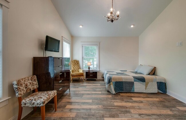 Building Photo - 947 Cahal Ave