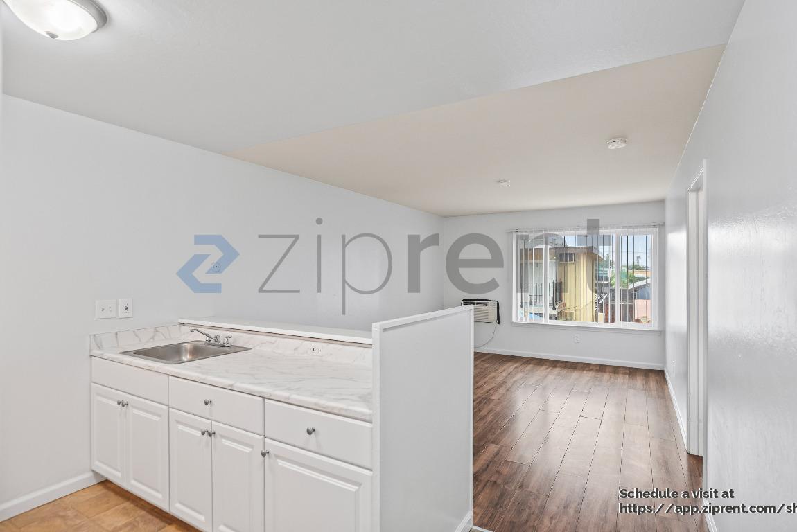 Building Photo - 100 Village Dr