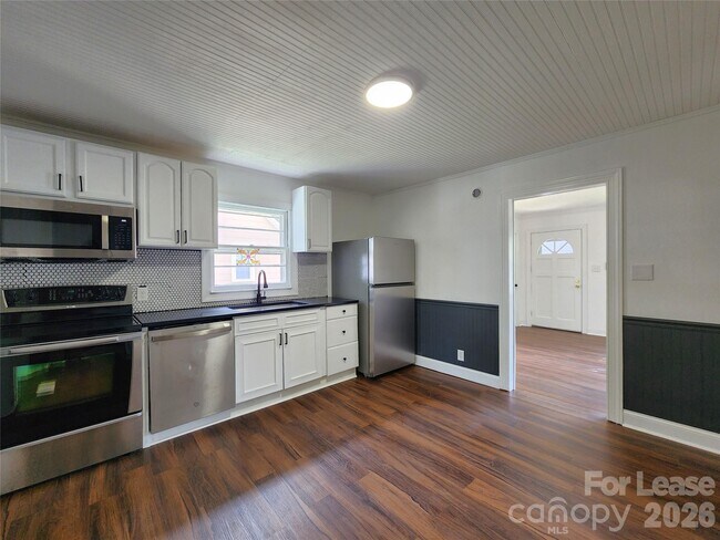 Building Photo - 1208 N Juniper Ave