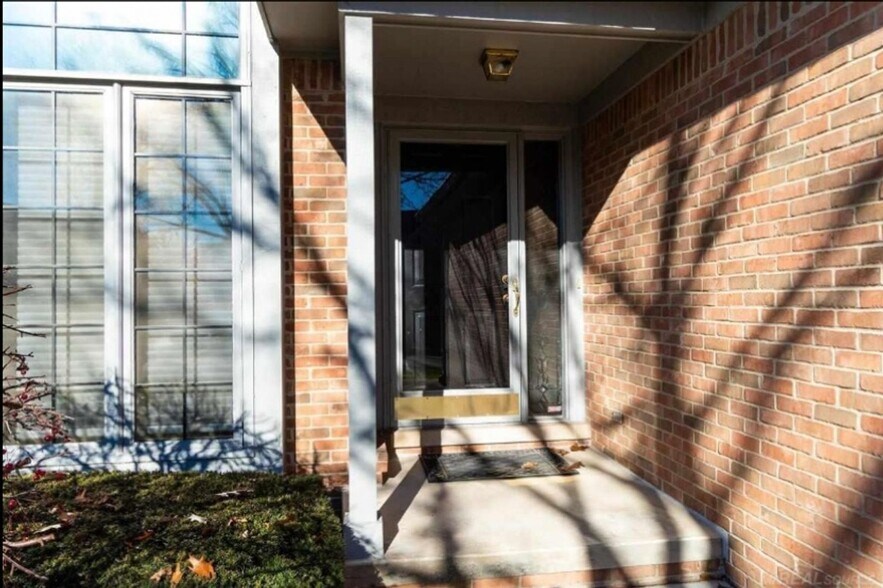 Building Photo - 1154 Bluebird Dr