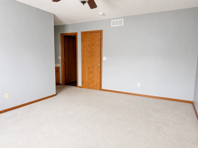 Building Photo - 13849 Hyacinth Dr