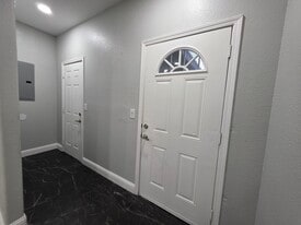 Building Photo - 5521 Enrico Blvd