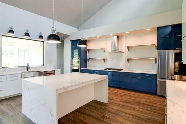 Building Photo - 861 SW 120th Dr