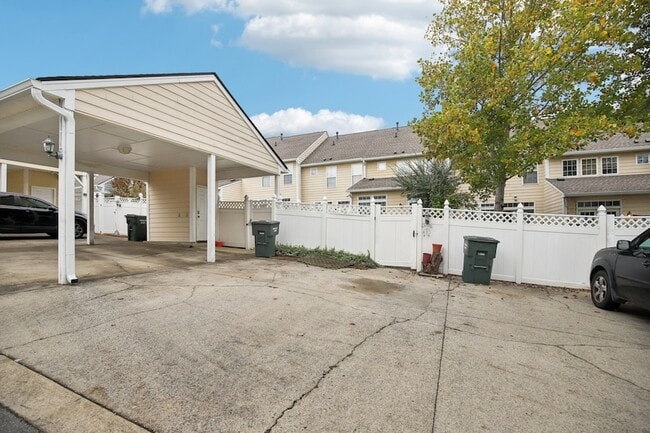 Building Photo - 7718 Porter House Dr