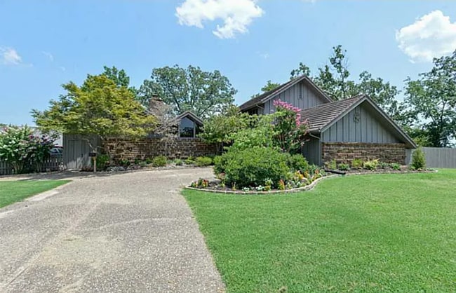 Building Photo - Four Bedroom/Three Bath Home/Large lot