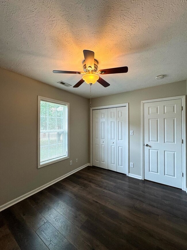 Building Photo - Charming 3 Bed 2 Bath Spring Lake Home wit...