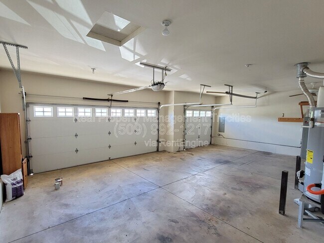 Building Photo - 4003 Segovia Dr