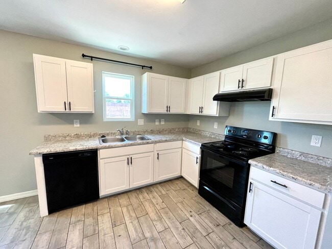 Building Photo - Beautiful 2020 Built- 4 Bedroom Home with 2 Car Garage!