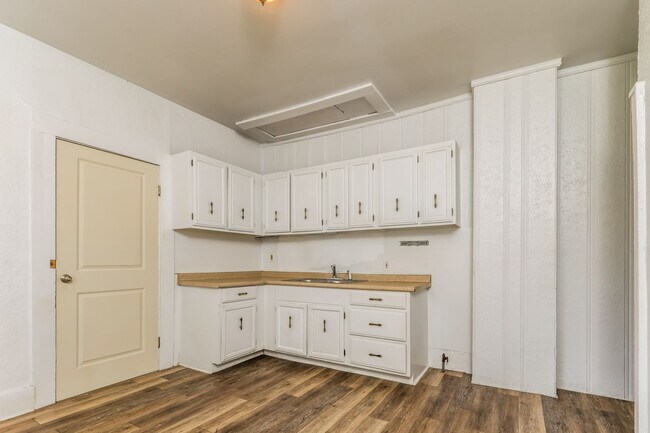 Building Photo - 215-217-217 Warren Dr