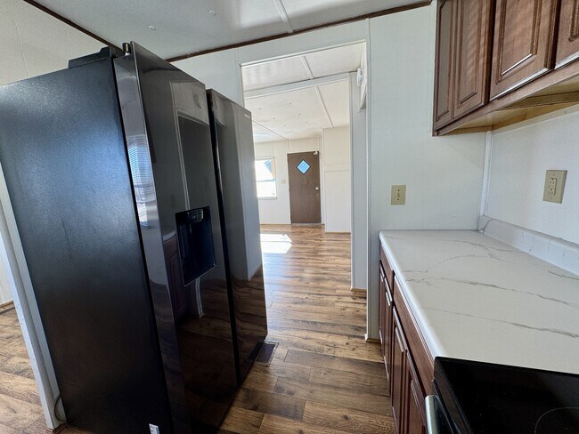 Building Photo - 836 Commerce St