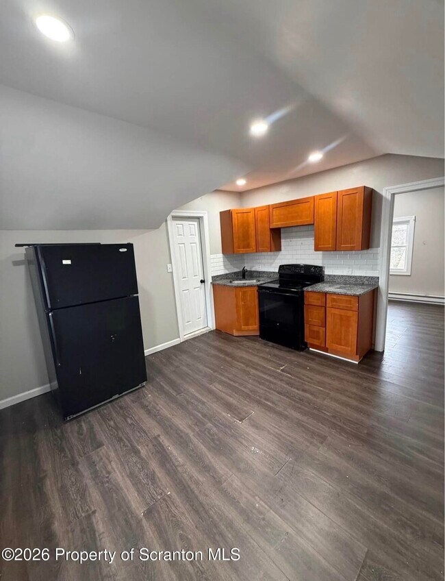 Building Photo - 39 W Ridge St