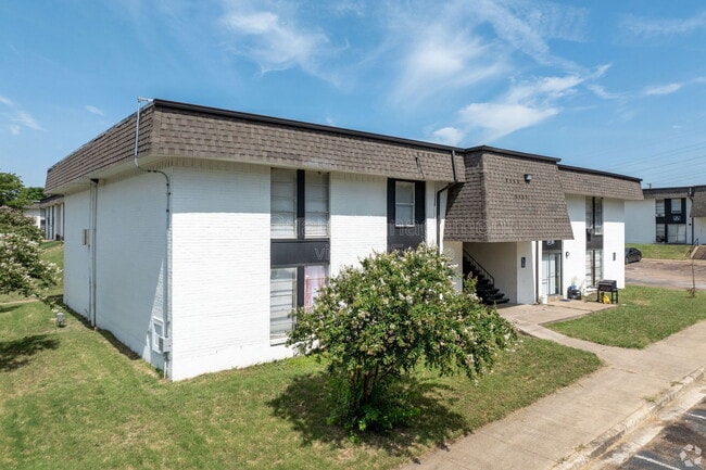 Building Photo - 4538 W Kiest Blvd