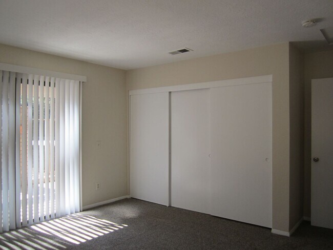 Building Photo - 2642 Laramie Rd
