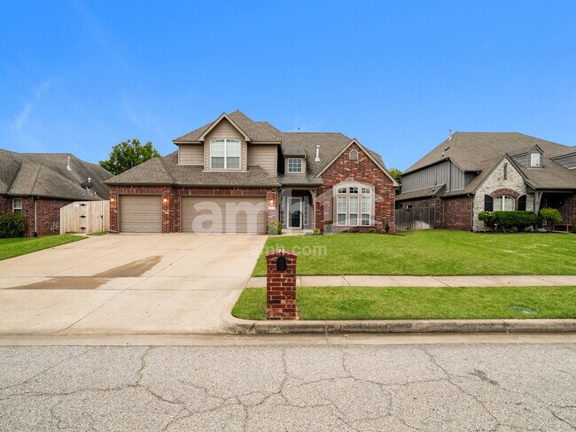 Building Photo - 3312 S Willow Ave