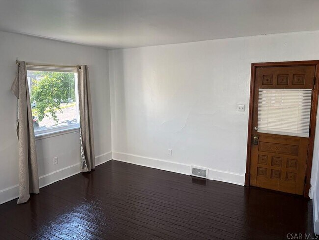 Building Photo - 926 Bloom St