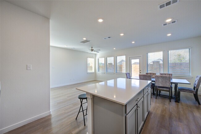 Building Photo - 31918 Holland Arbor Trl