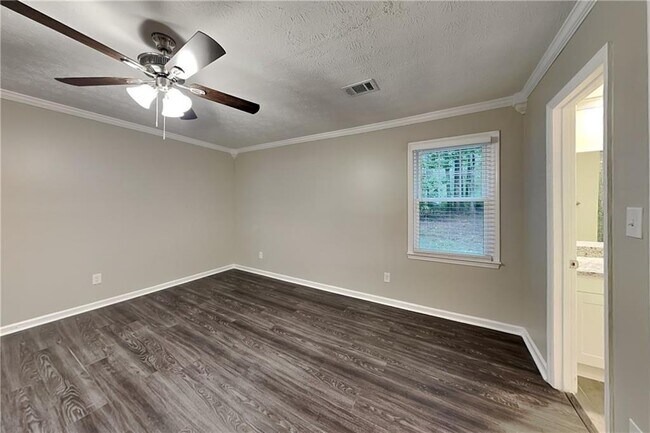 Building Photo - 1102 Canterbury Ln