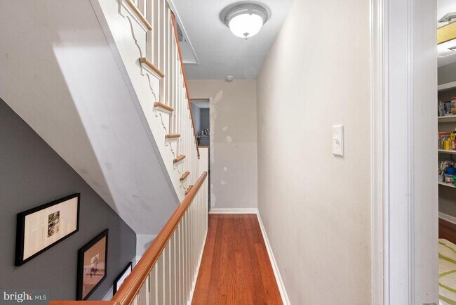 Building Photo - 213 Montrose St