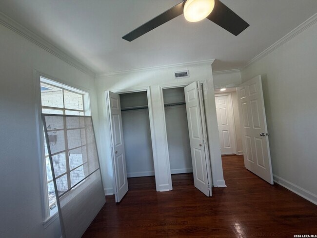 Building Photo - 543 Brightwood Pl