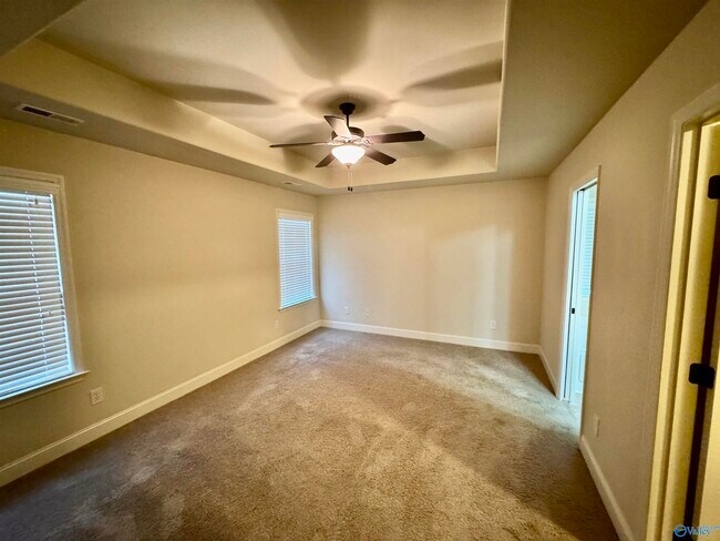 Building Photo - 102 Silvermoon Ln