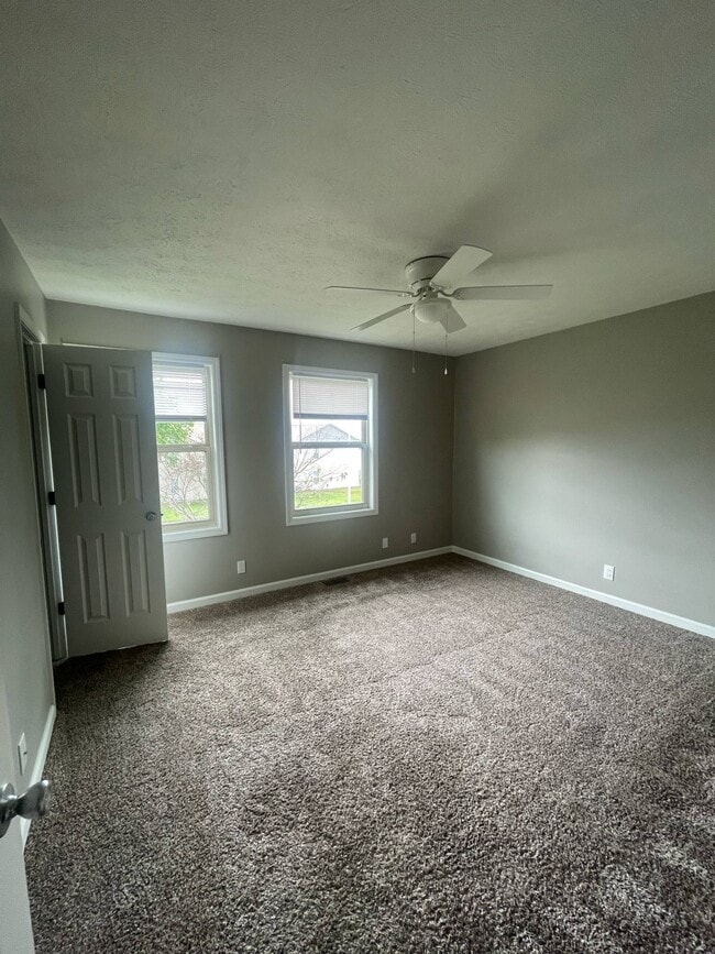 Building Photo - 490 Garden City Dr
