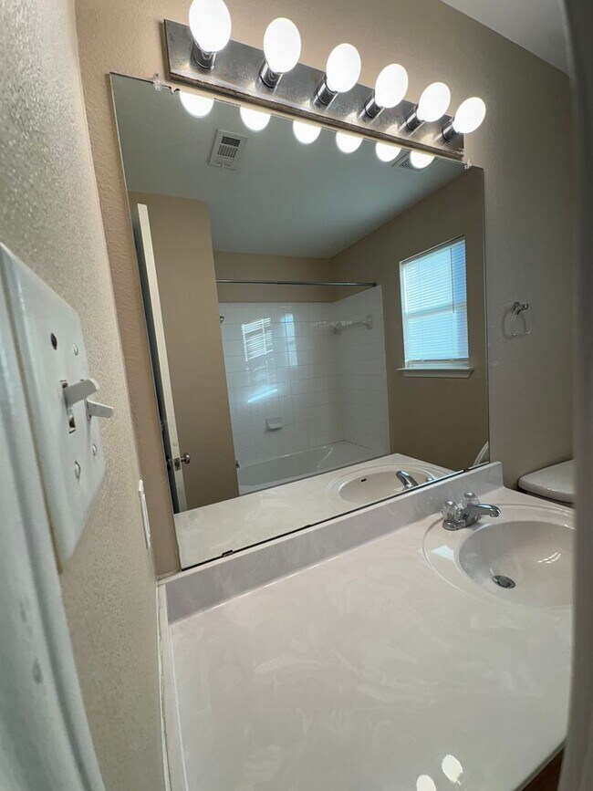 Building Photo - AVAILABLE NOW