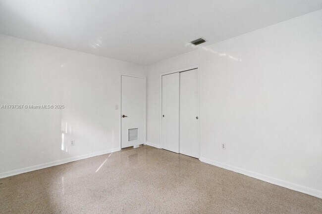 Building Photo - 50 NE 45th Ct