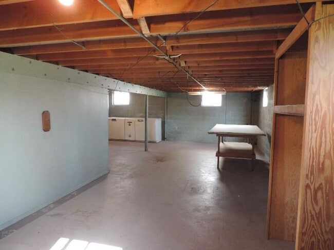 Building Photo - 2 Bed / 1.5 Bath / 2 Car Garage home in Bi...